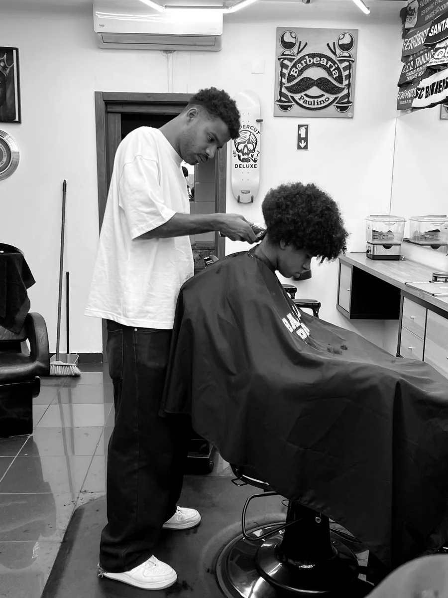 Formação prática na Barbearia Paulino