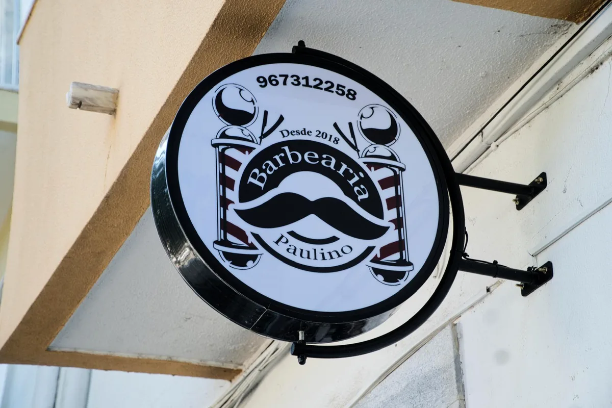 Placa exterior Barbearia Paulino